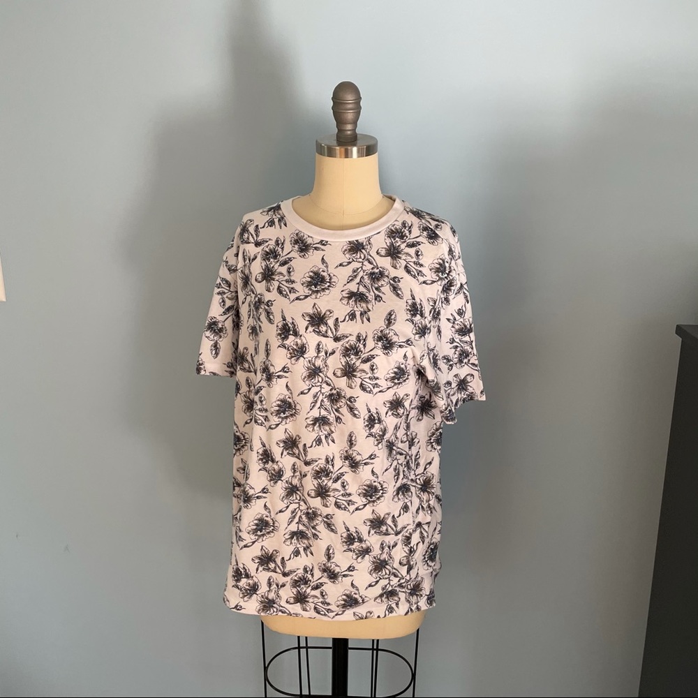 Forever 21 Floral T-shirt Size S